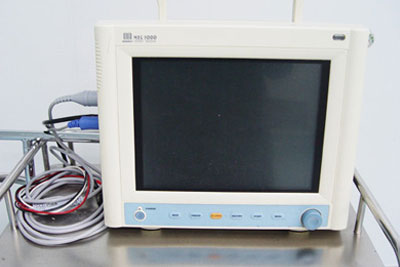 Ӱ�Ӿ��ﾭ���������Ȳ���ʱ����Ļ�ϻ����������ߵε����죬����ֹͣ����ʱͻȻ���һ��ֱ�߲����ų����ģ����������⡣�ĵ�໤�ǿ������໤���˵���������������仯���ƣ�ָ����Σ������Ա�ҽ��Ӧ�������ͽ������ƣ��ﵽʹ����֢�������١����Ⲣ���������Ŀ�ġ�